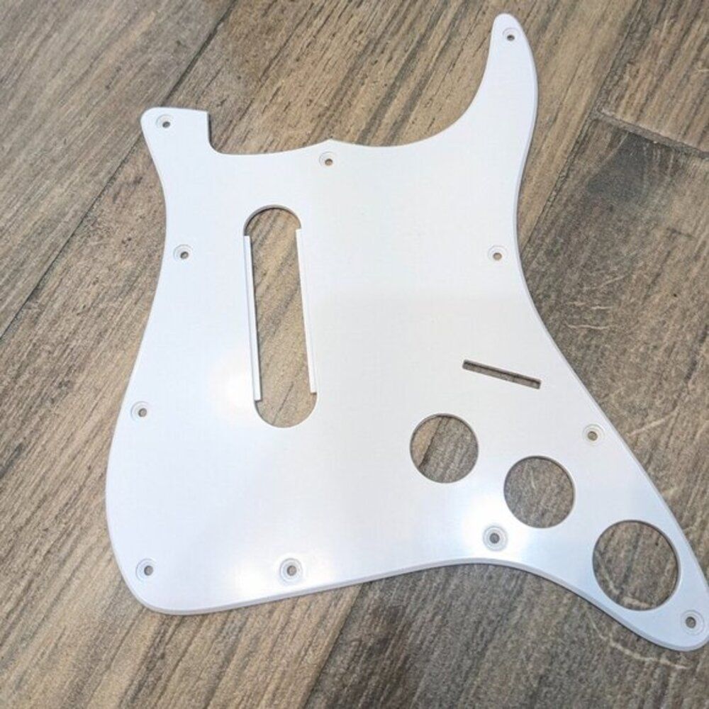 Harmonix Fender Stratocaster Rock Band Guitar white face plate pick guard 822151